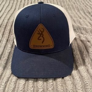 Browning SnapBack hat worn a handful of times just been on the hat rack